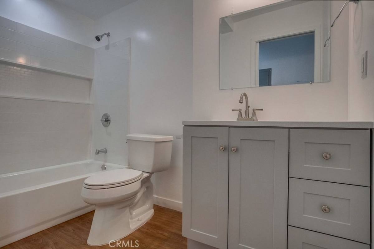 Apartment for rent at 869 Glenway Dr, Inglewood, CA 90302