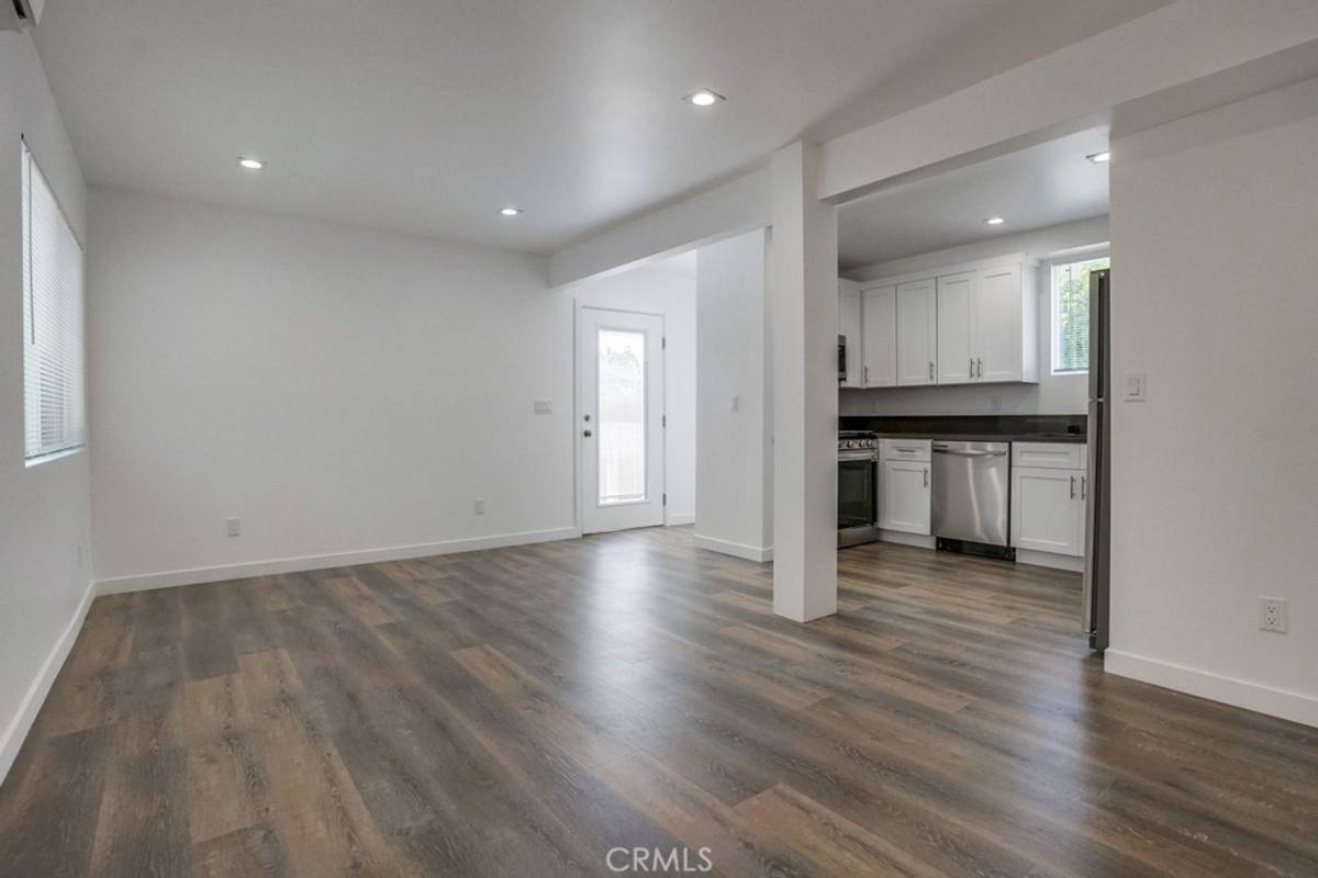 Apartment for rent at 869 Glenway Dr, Inglewood, CA 90302
