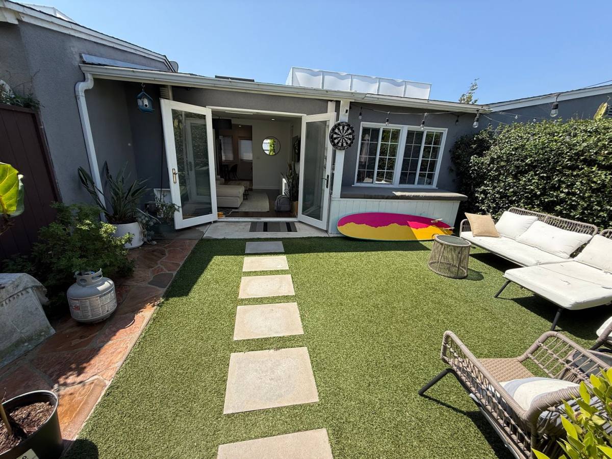 Apartment for rent at 2032 Ocean Park Blvd, Santa Monica, CA 90405