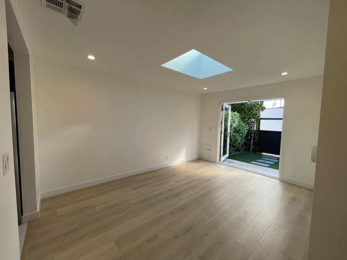 Apartment for rent at 2032 Ocean Park Blvd, Santa Monica, CA 90405