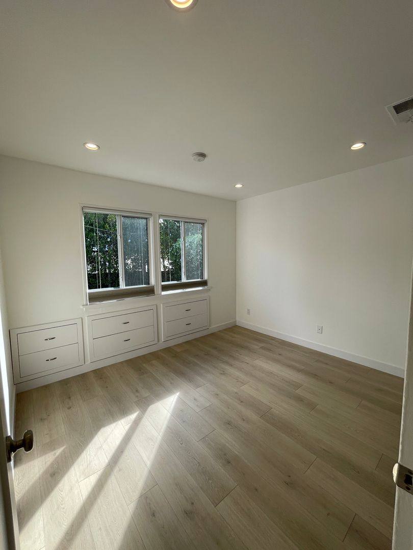 Apartment for rent at 2032 Ocean Park Blvd, Santa Monica, CA 90405