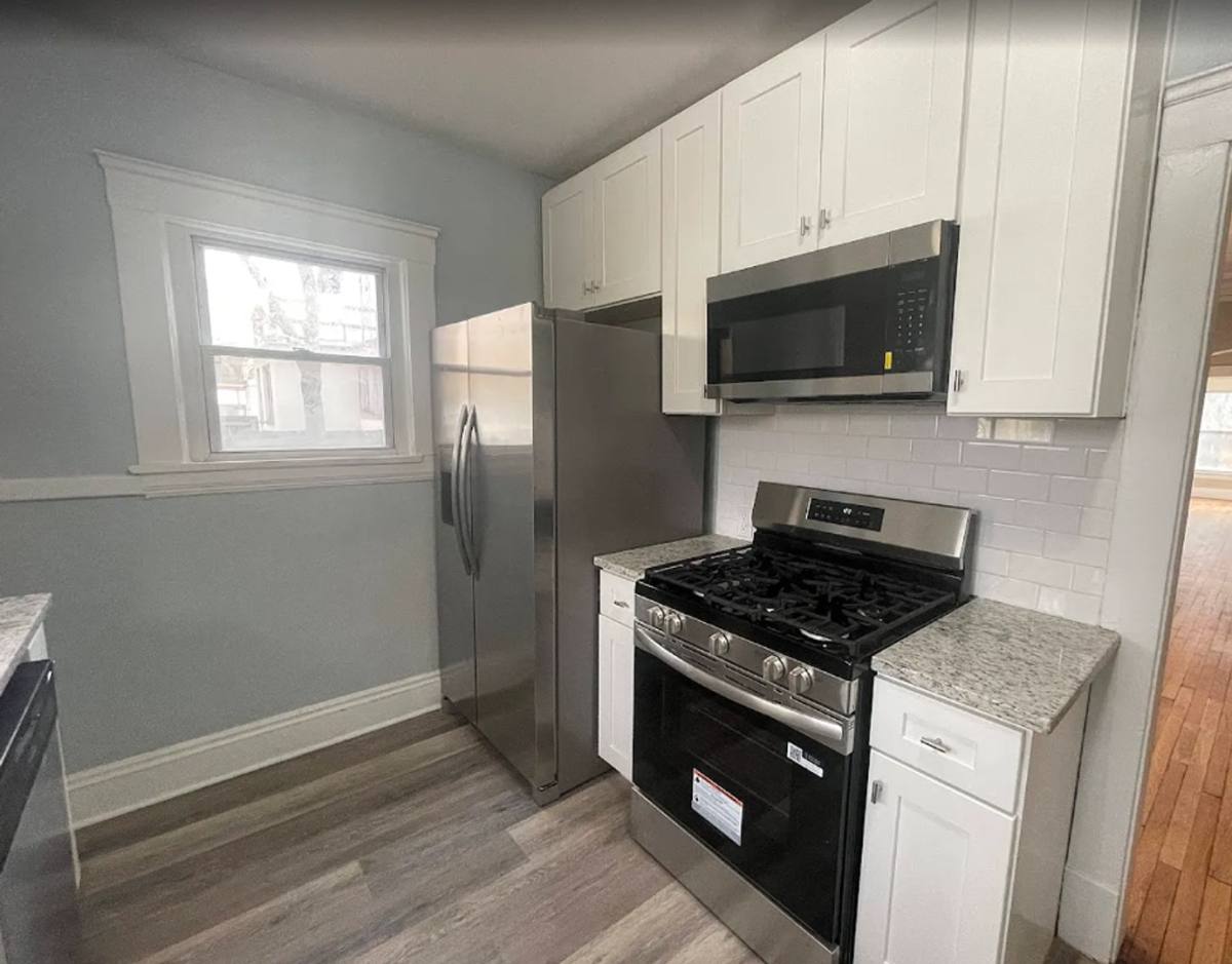 Apartment for rent at 3235 Oak Rd, Cleveland, OH 44118