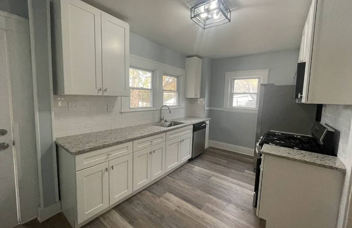 Apartment for rent at 3235 Oak Rd, Cleveland, OH 44118