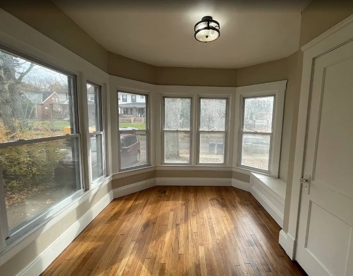 Apartment for rent at 3235 Oak Rd, Cleveland, OH 44118