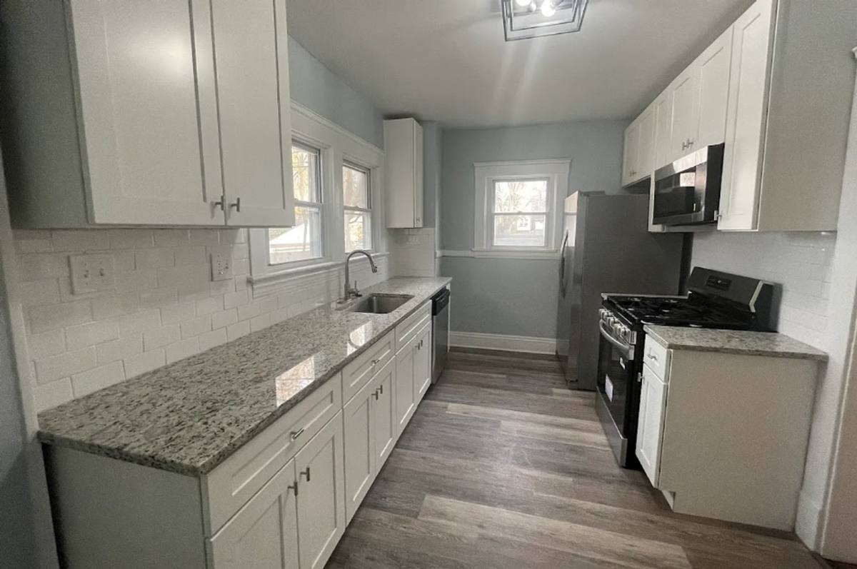 Apartment for rent at 3235 Oak Rd, Cleveland, OH 44118