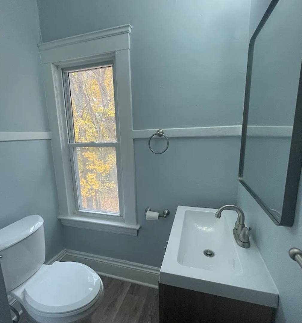 Apartment for rent at 3235 Oak Rd, Cleveland, OH 44118