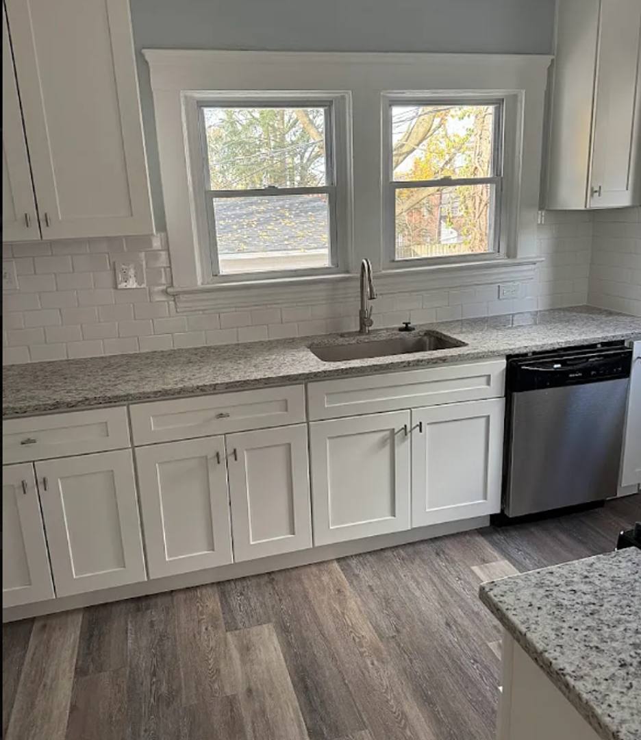 Apartment for rent at 3235 Oak Rd, Cleveland, OH 44118