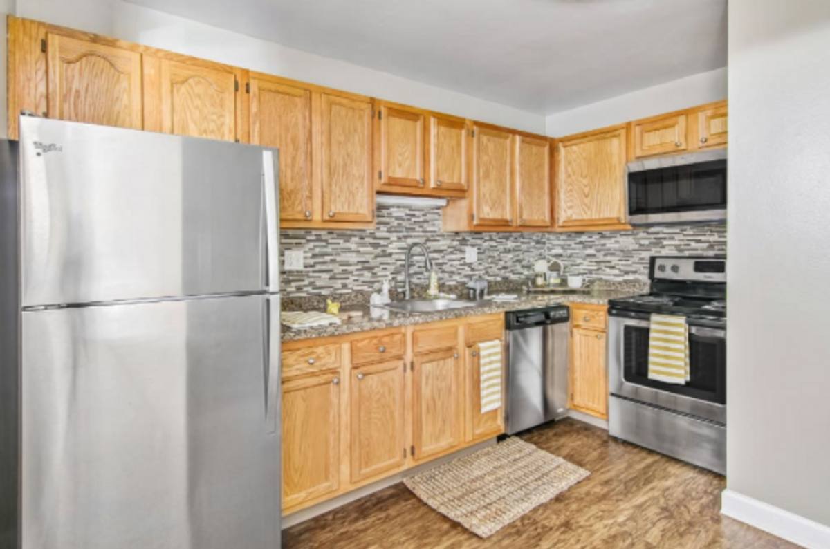 Apartment for rent at 975 Jefferson Square, Elk Grove Village, IL 60007