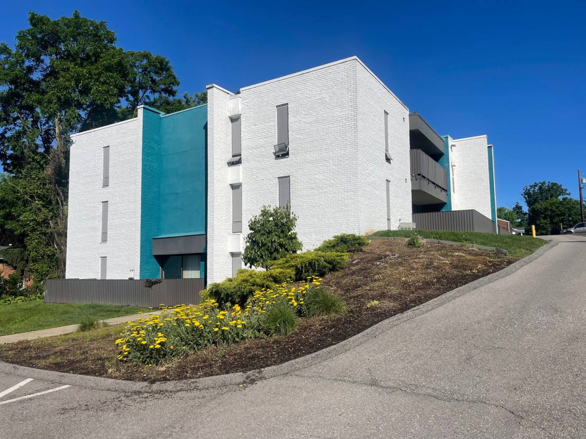 Apartment for rent at 408 Sharon Rd, Coraopolis, PA 15108
