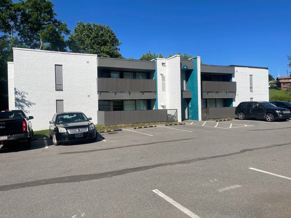 Apartment for rent at 408 Sharon Rd, Coraopolis, PA 15108