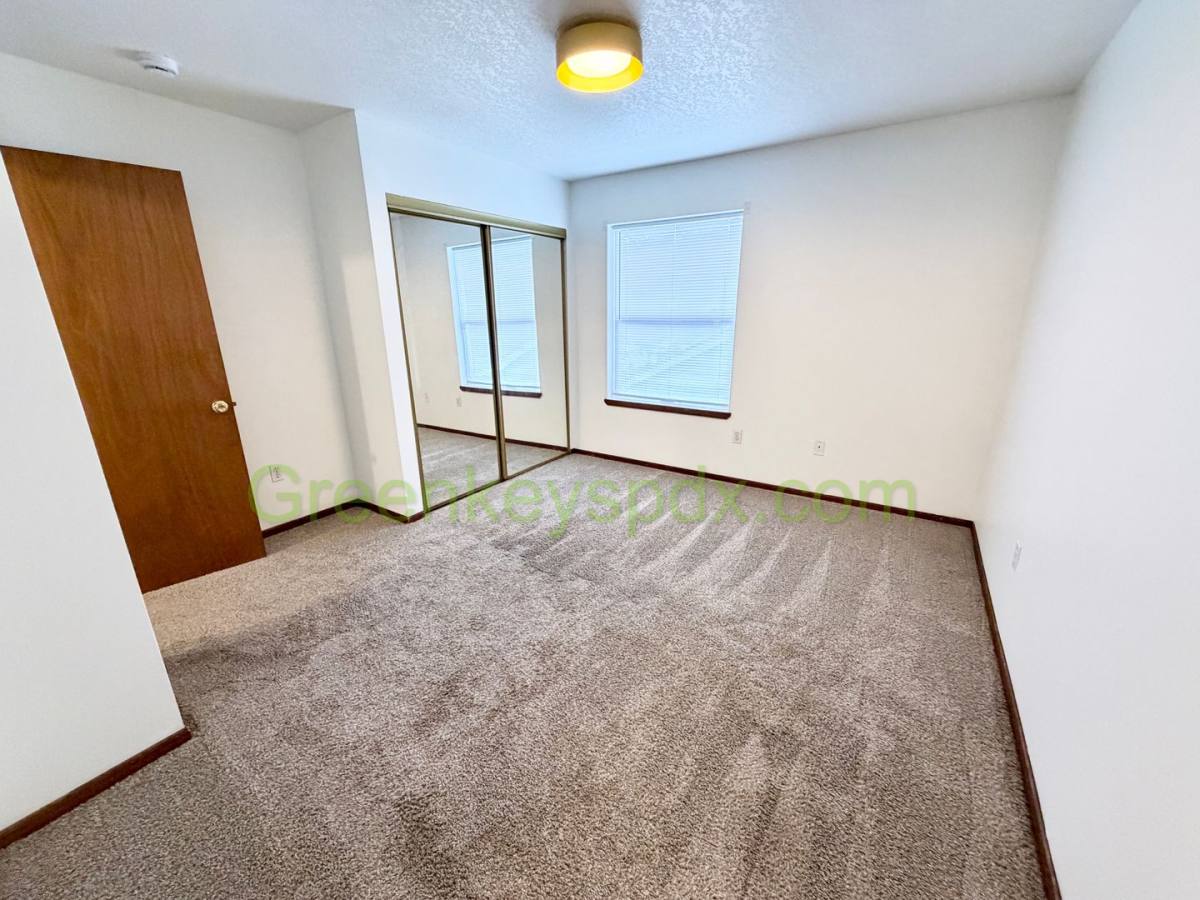 Townhouse for rent at 10030 N Lombard St, Portland, OR 97203