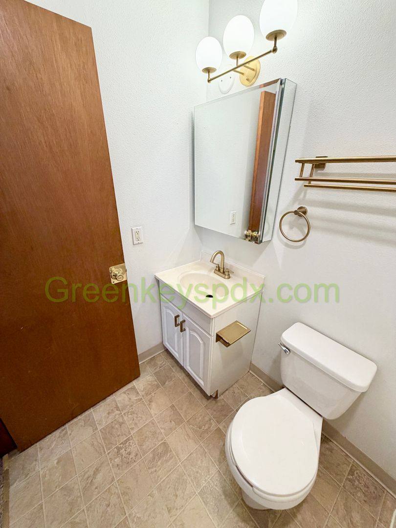 Townhouse for rent at 10030 N Lombard St, Portland, OR 97203