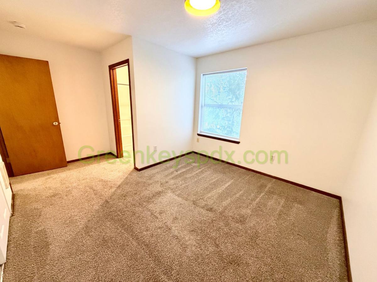 Townhouse for rent at 10030 N Lombard St, Portland, OR 97203