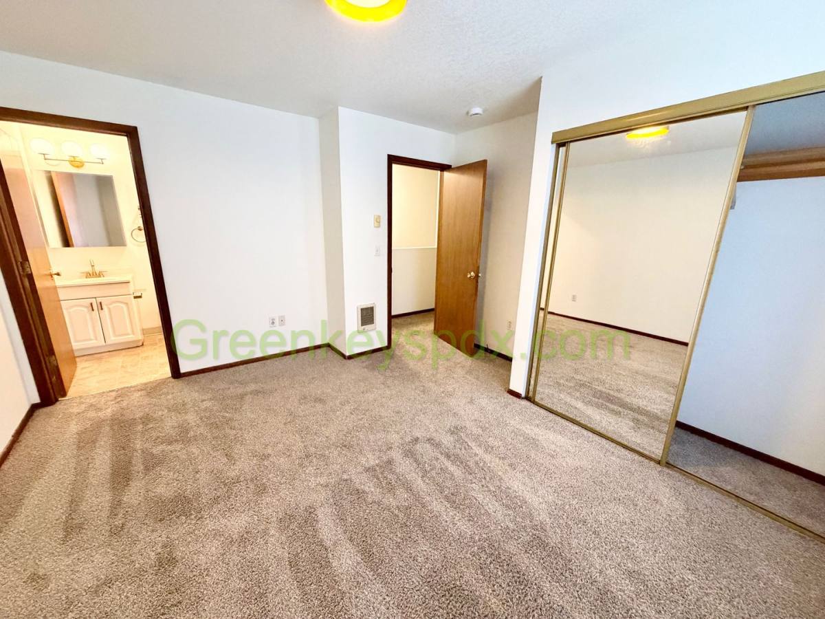 Townhouse for rent at 10030 N Lombard St, Portland, OR 97203