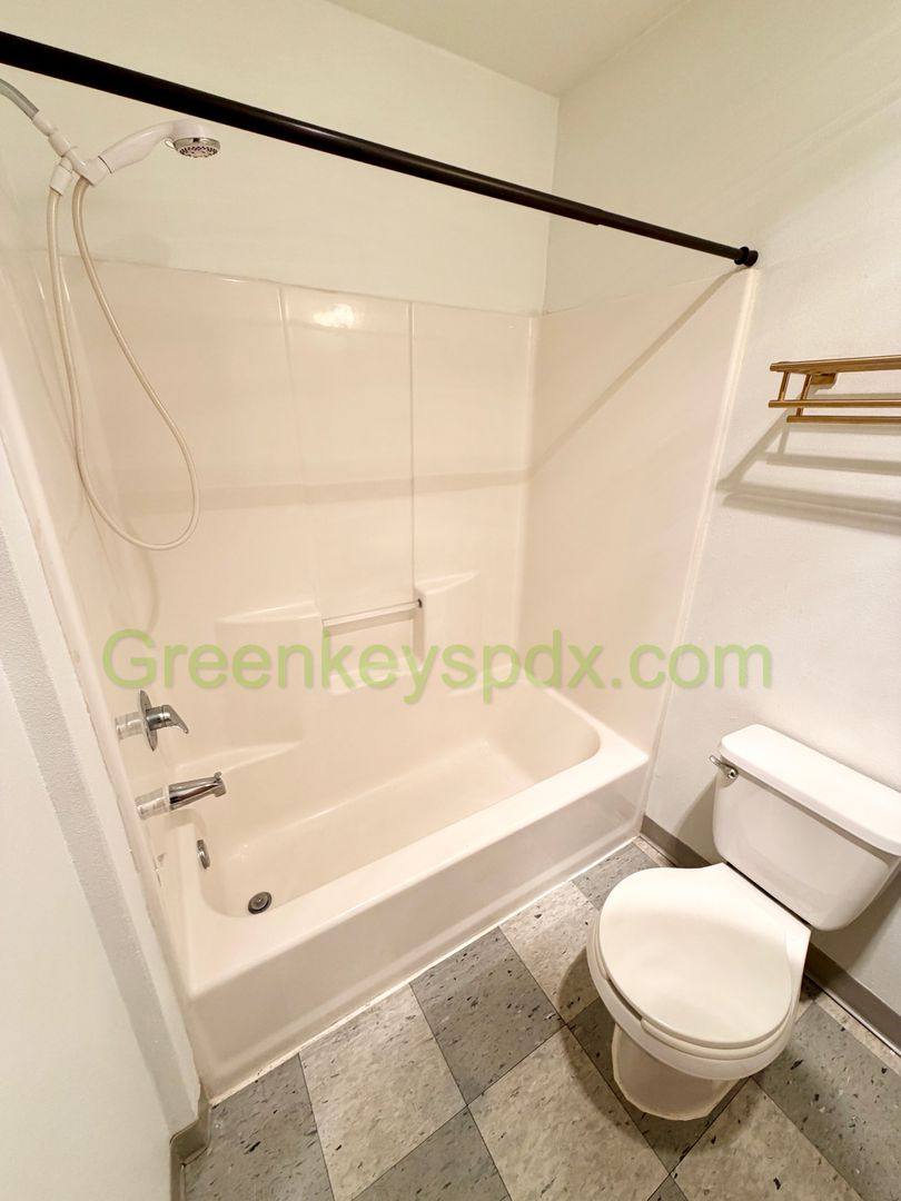Townhouse for rent at 10030 N Lombard St, Portland, OR 97203