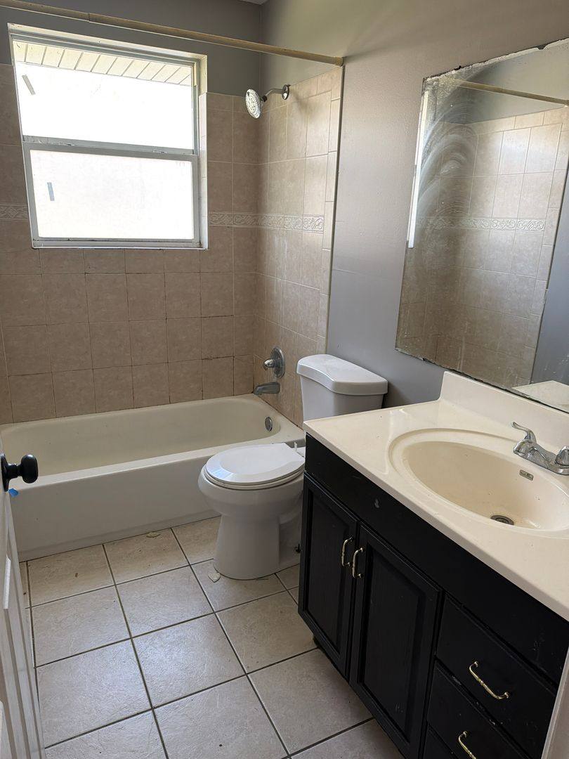 House for rent at 9723 Portage Dr, Saint Louis, MO 63136