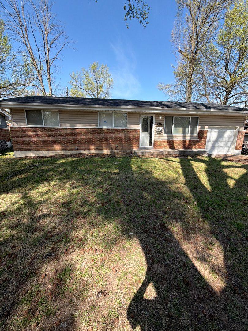 House for rent at 9723 Portage Dr, Saint Louis, MO 63136