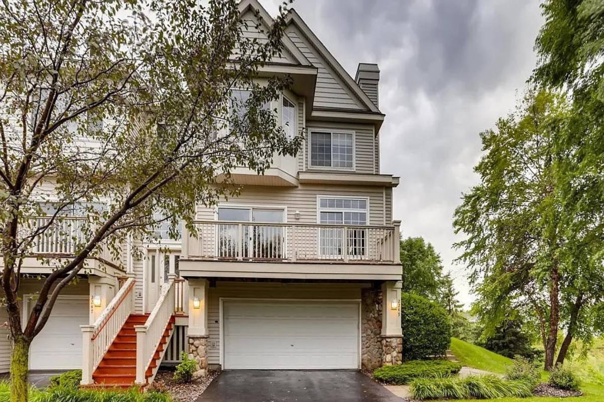 Townhouse for rent at 2249 Eagle Trace Lane, Saint Paul, MN 55129