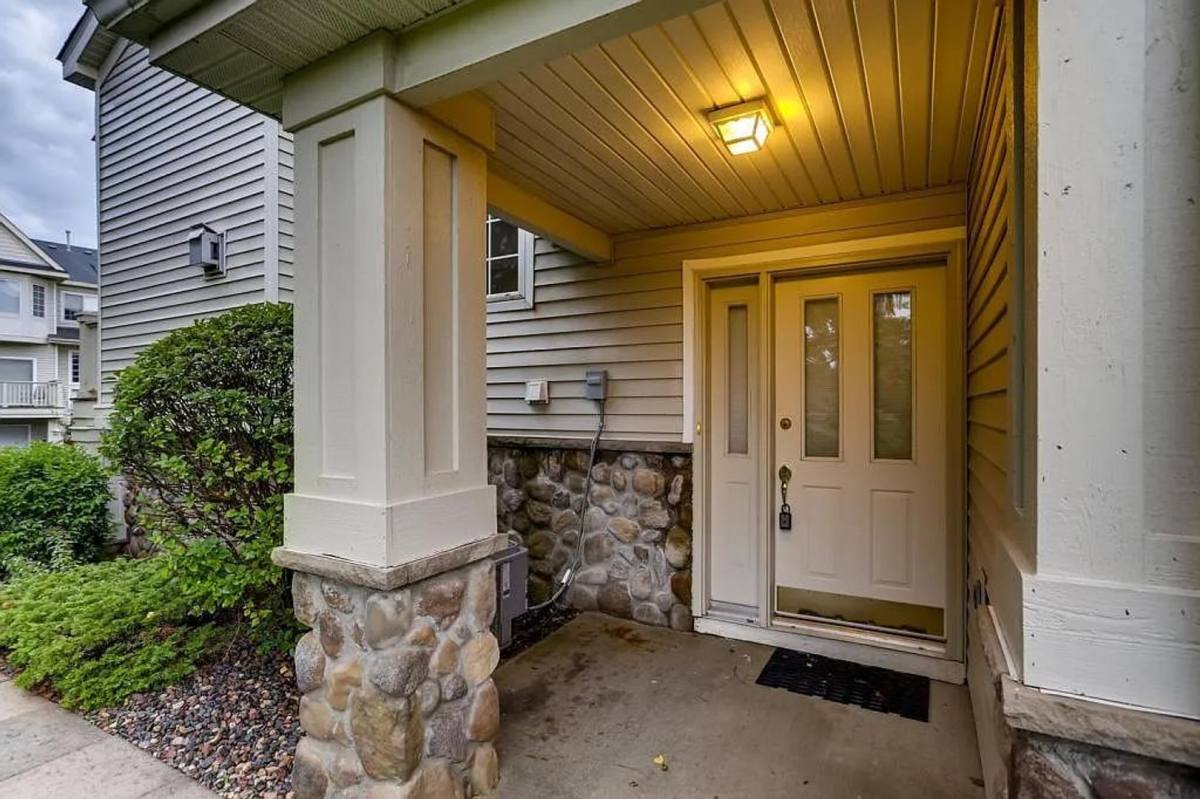 Townhouse for rent at 2249 Eagle Trace Lane, Saint Paul, MN 55129