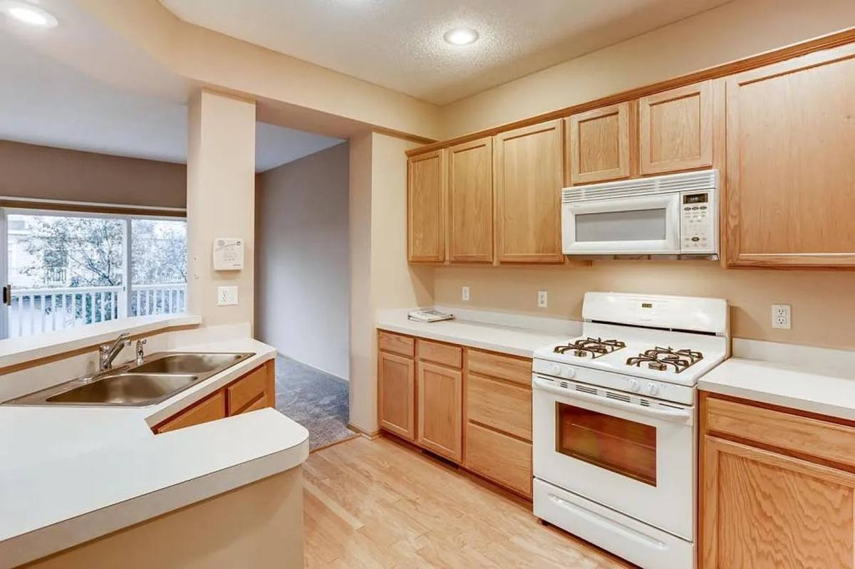 Townhouse for rent at 2249 Eagle Trace Lane, Saint Paul, MN 55129
