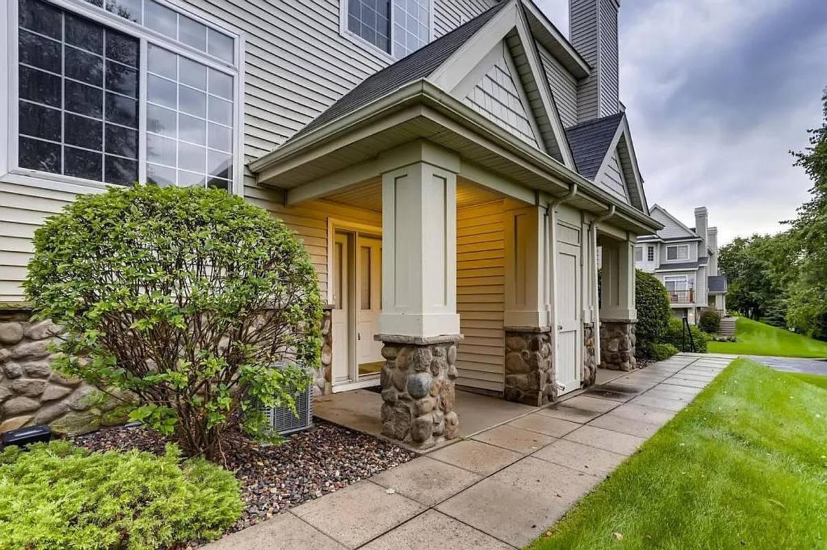 Townhouse for rent at 2249 Eagle Trace Lane, Saint Paul, MN 55129