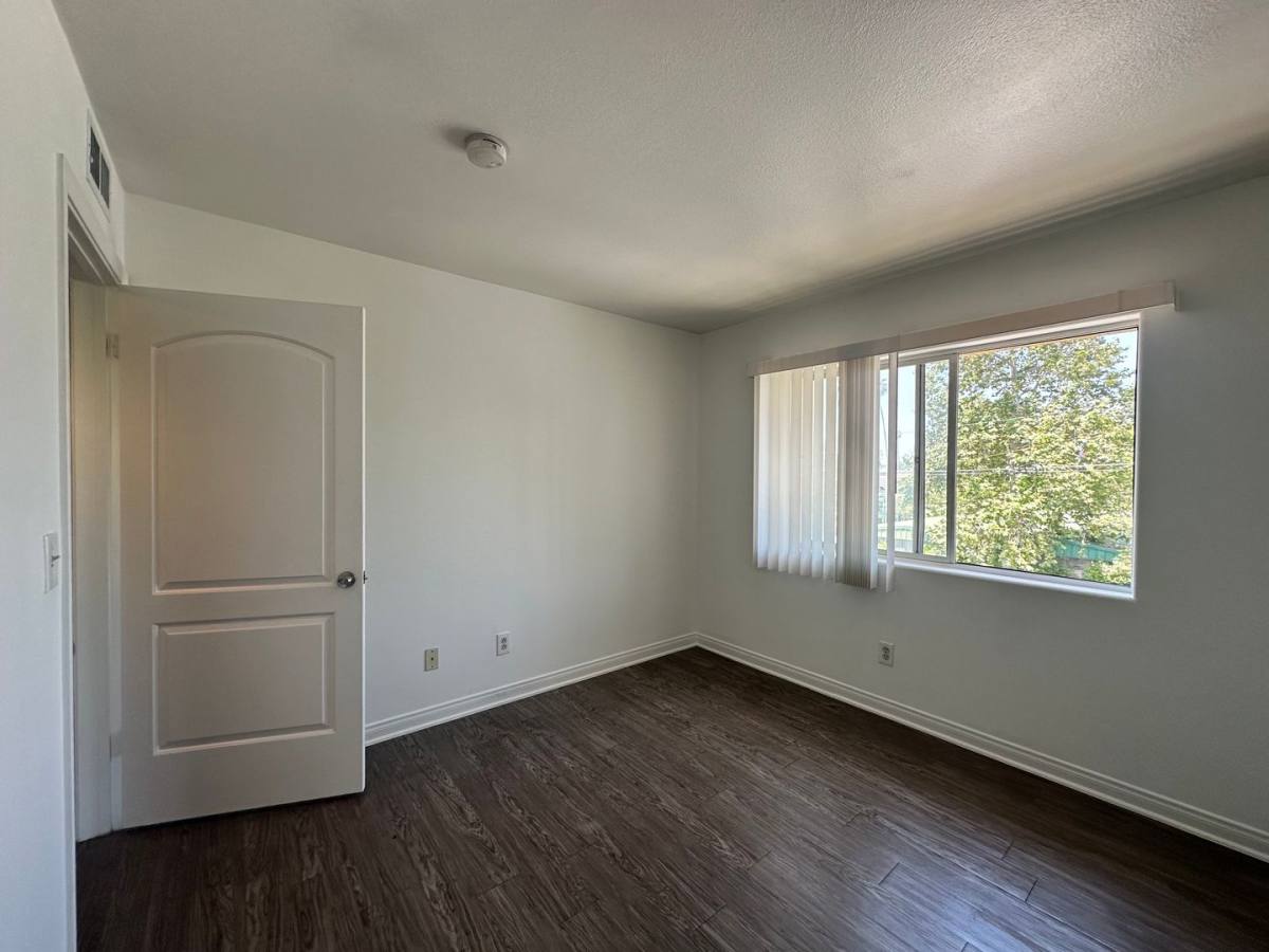 Apartment for rent at 14359 Haynes St, Van Nuys, CA 91401
