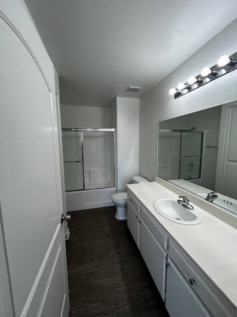 Apartment for rent at 14359 Haynes St, Van Nuys, CA 91401