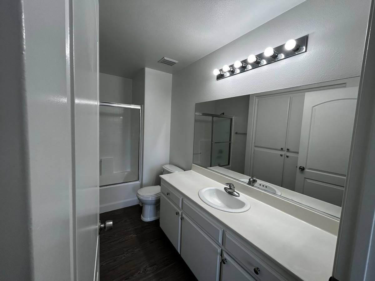 Apartment for rent at 14359 Haynes St, Van Nuys, CA 91401