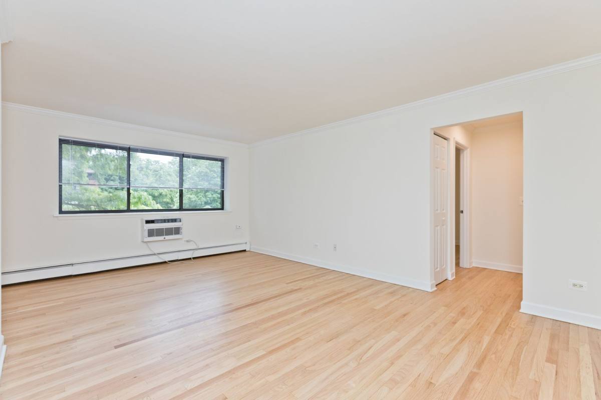 Apartment for rent at 1022-24 W Catalpa Ave, Chicago, IL 60640
