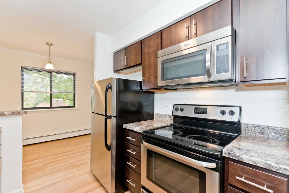 Apartment for rent at 1022-24 W Catalpa Ave, Chicago, IL 60640
