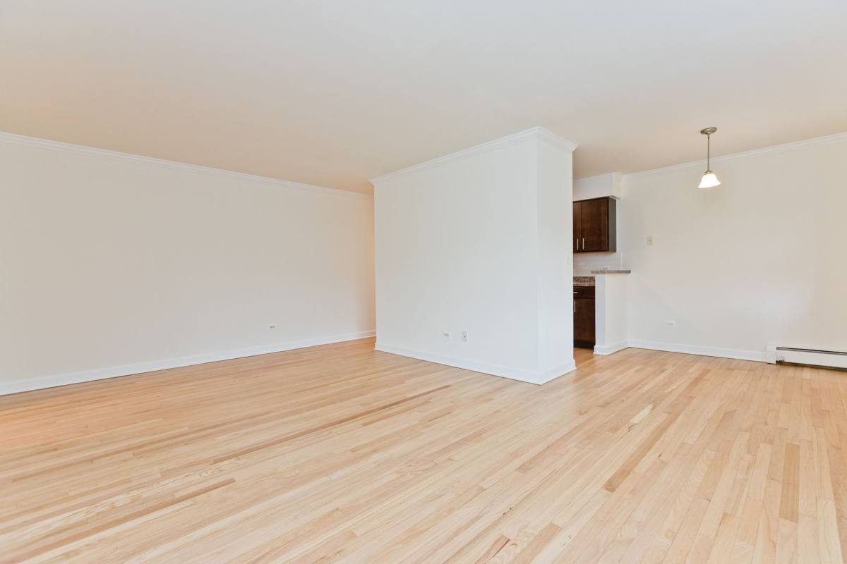 Apartment for rent at 1022-24 W Catalpa Ave, Chicago, IL 60640