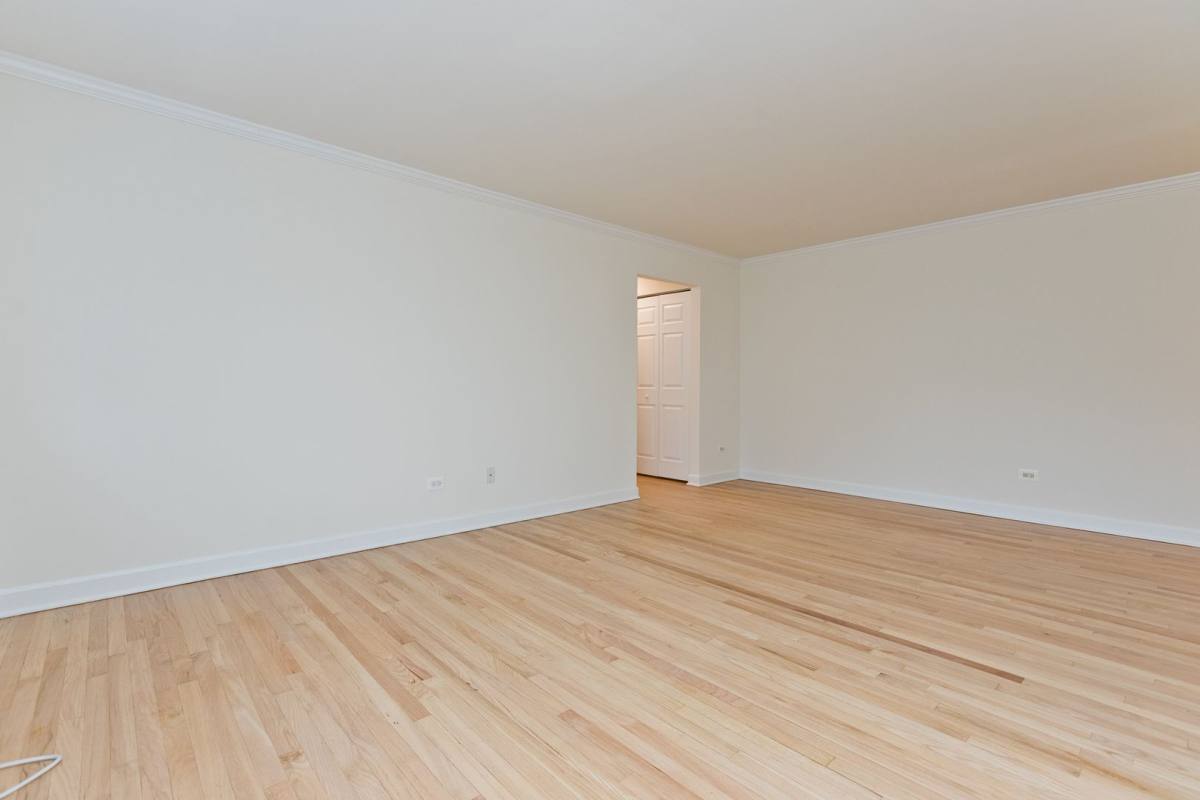 Apartment for rent at 1022-24 W Catalpa Ave, Chicago, IL 60640