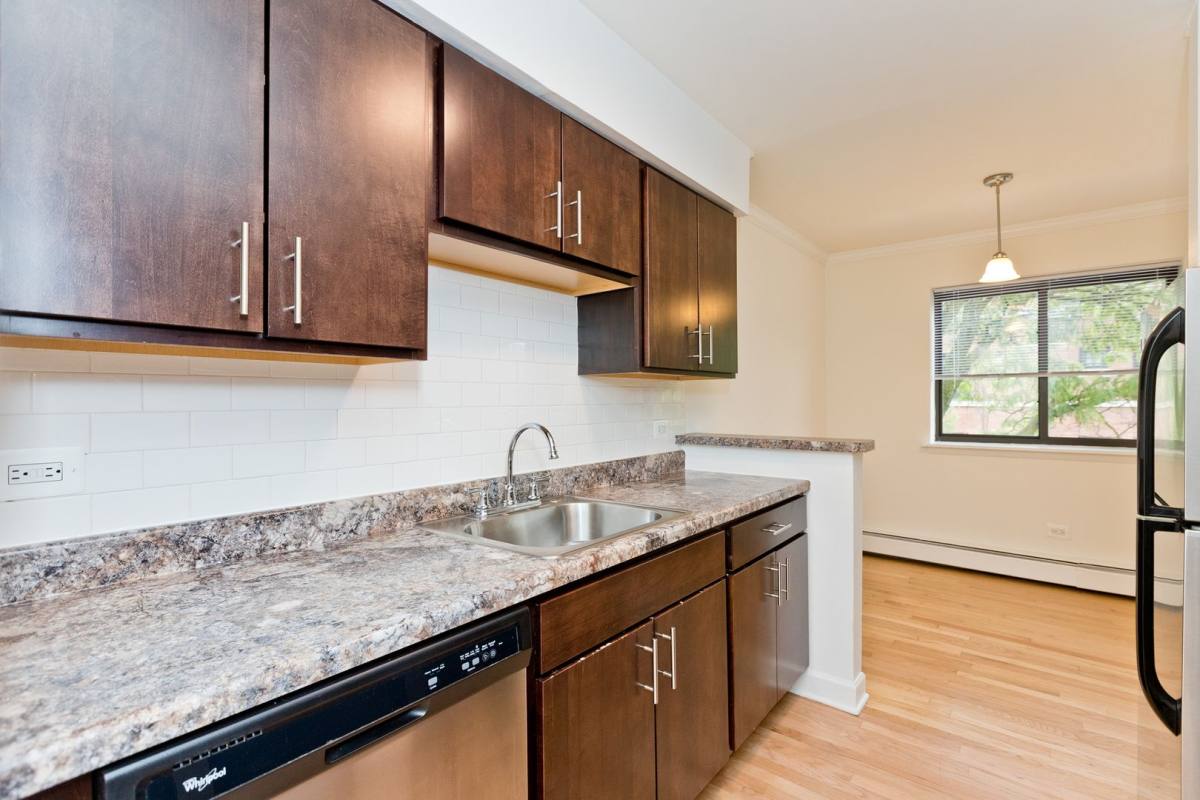 Apartment for rent at 1022-24 W Catalpa Ave, Chicago, IL 60640