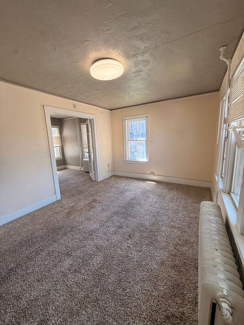 Apartment for rent at 918 S Paxton, Sioux City, IA 51106