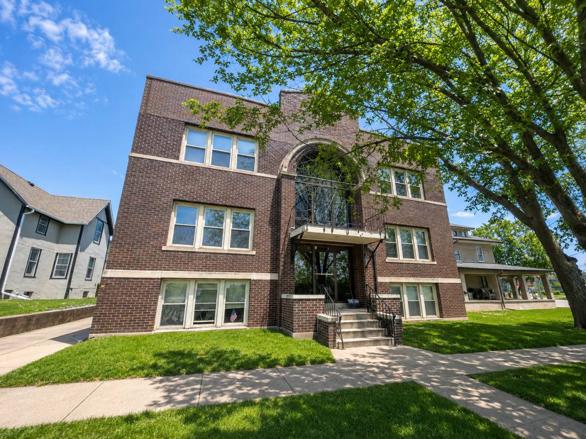 Apartment for rent at 918 S Paxton, Sioux City, IA 51106