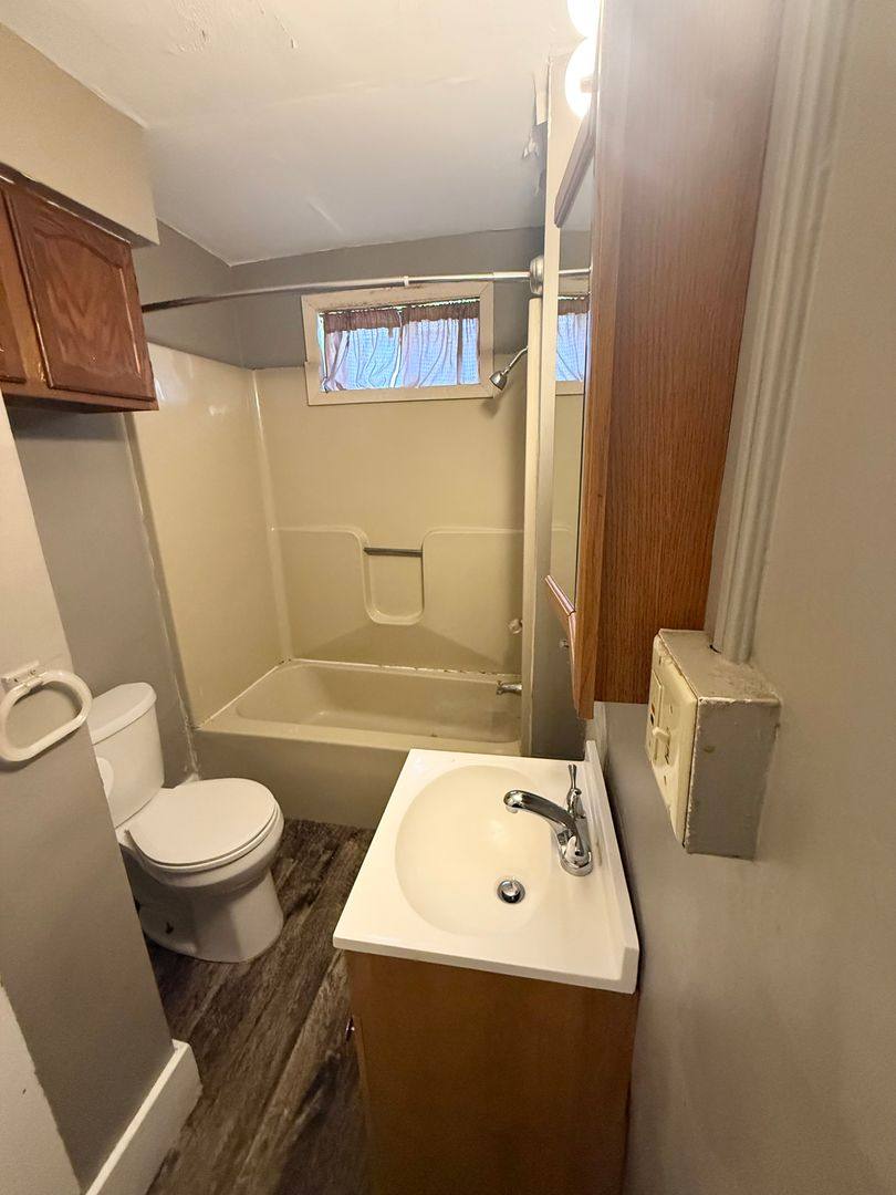 Apartment for rent at 918 S Paxton, Sioux City, IA 51106