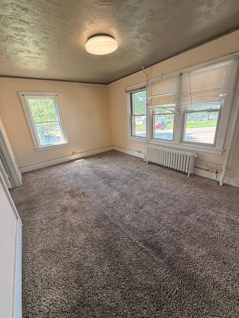 Apartment for rent at 918 S Paxton, Sioux City, IA 51106