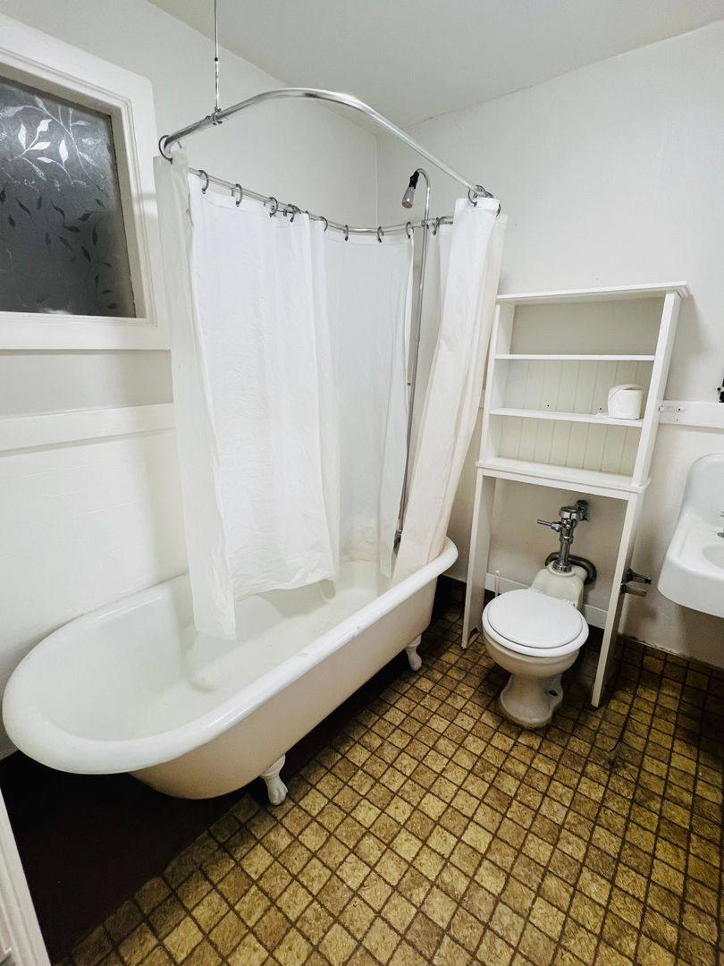 Apartment for rent at 206 W Lawrence Ave, Helena, MT 59601