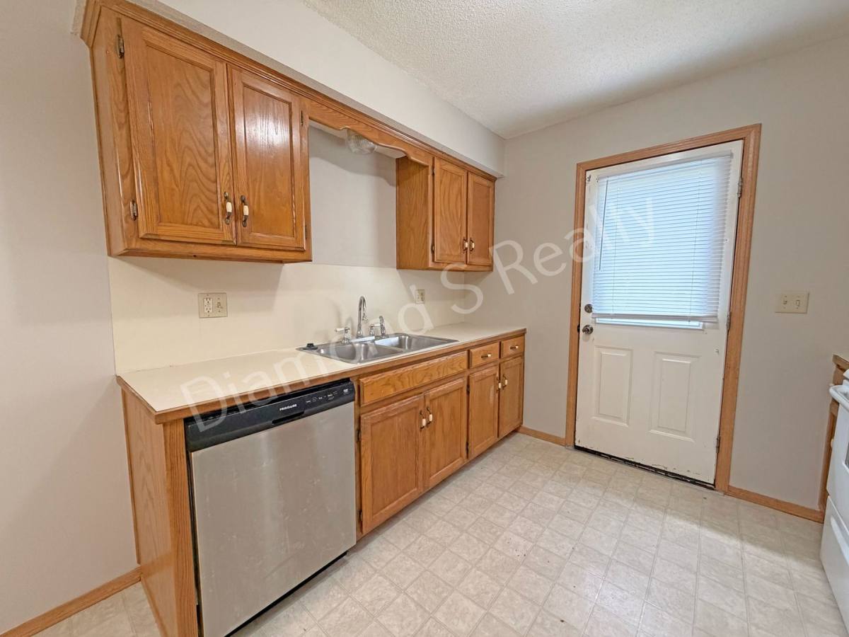 Apartment for rent at 1442 W Rainey St, Ozark, MO 65721