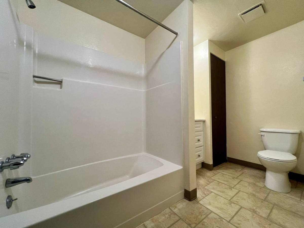 Apartment for rent at 304 Kellywood Manor, New Kensington, PA 15068