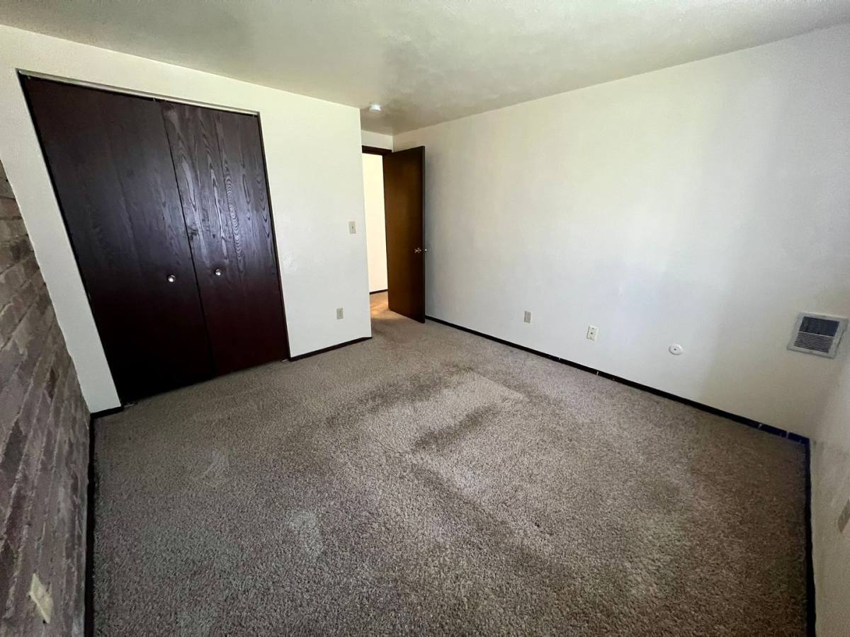 Apartment for rent at 304 Kellywood Manor, New Kensington, PA 15068