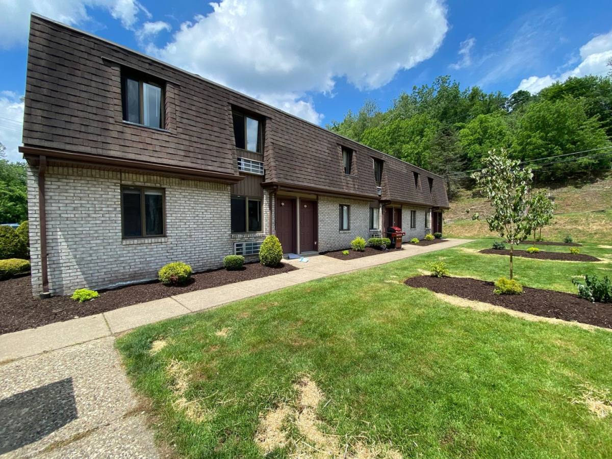 Apartment for rent at 304 Kellywood Manor, New Kensington, PA 15068
