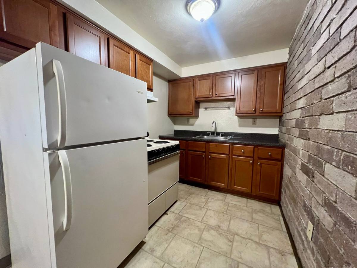 Apartment for rent at 304 Kellywood Manor, New Kensington, PA 15068