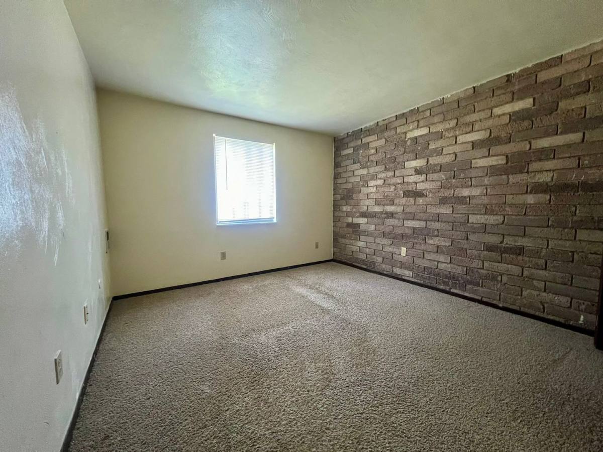 Apartment for rent at 304 Kellywood Manor, New Kensington, PA 15068