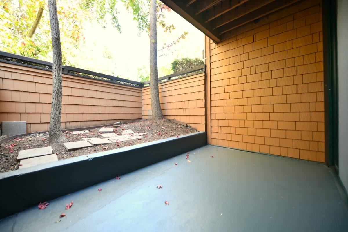 Apartment for rent at 121-133 Moss Ave, Oakland, CA 94611