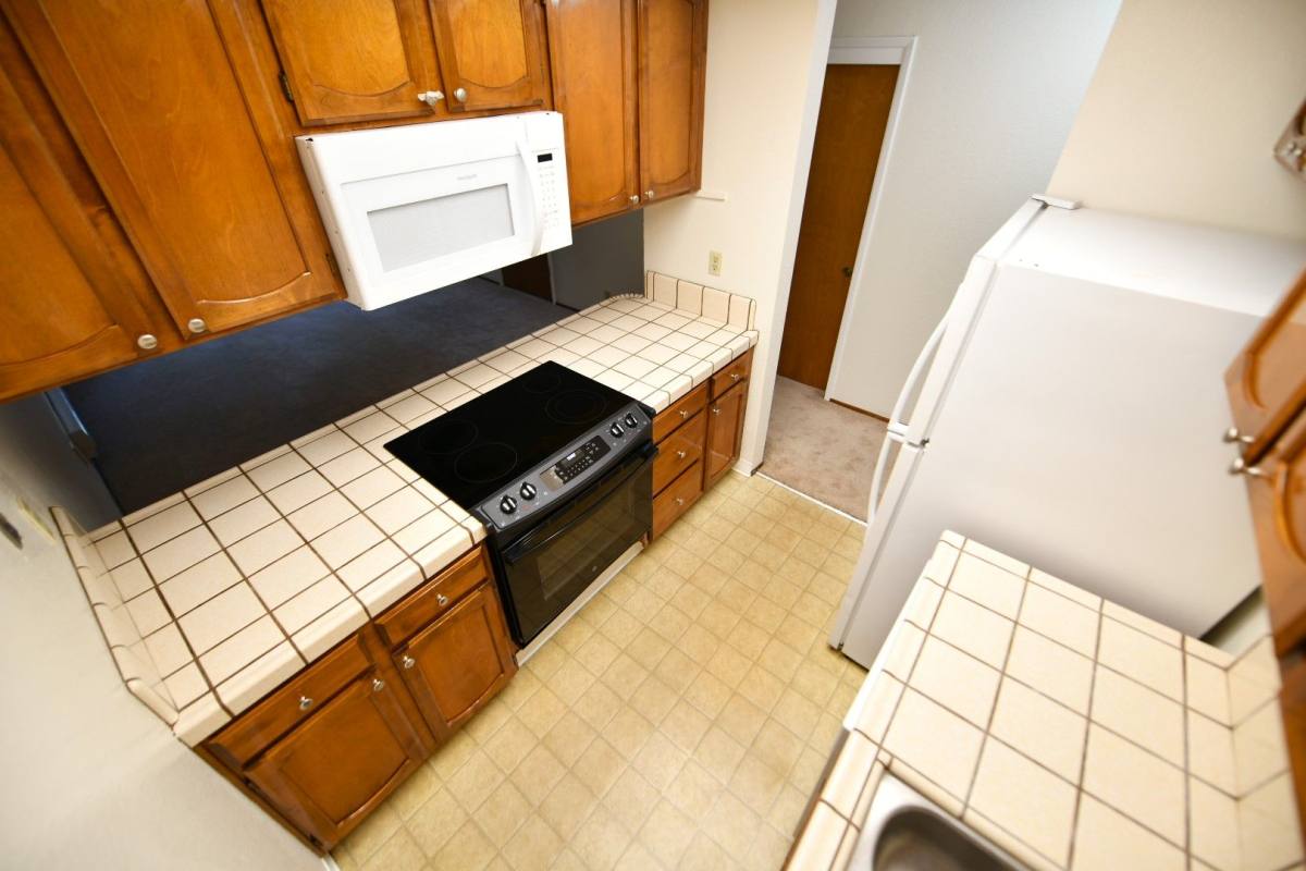 Apartment for rent at 121-133 Moss Ave, Oakland, CA 94611