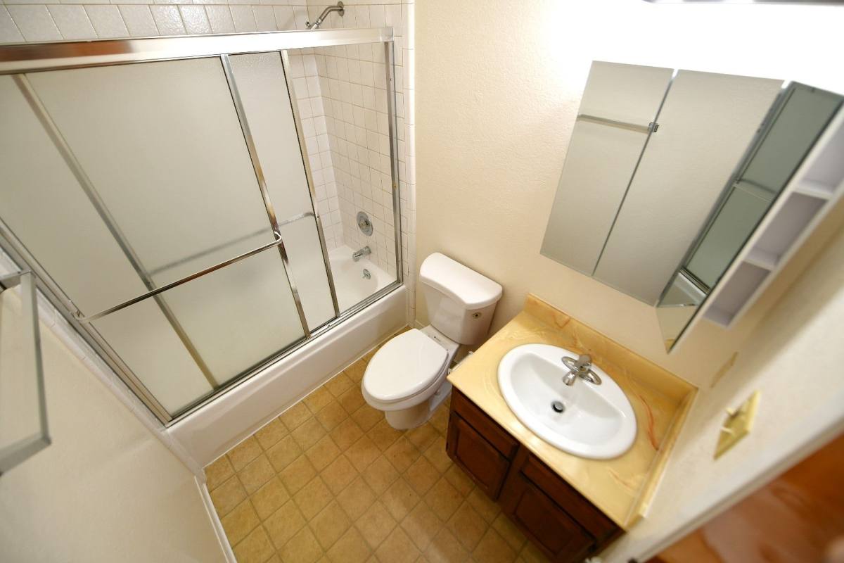 Apartment for rent at 121-133 Moss Ave, Oakland, CA 94611