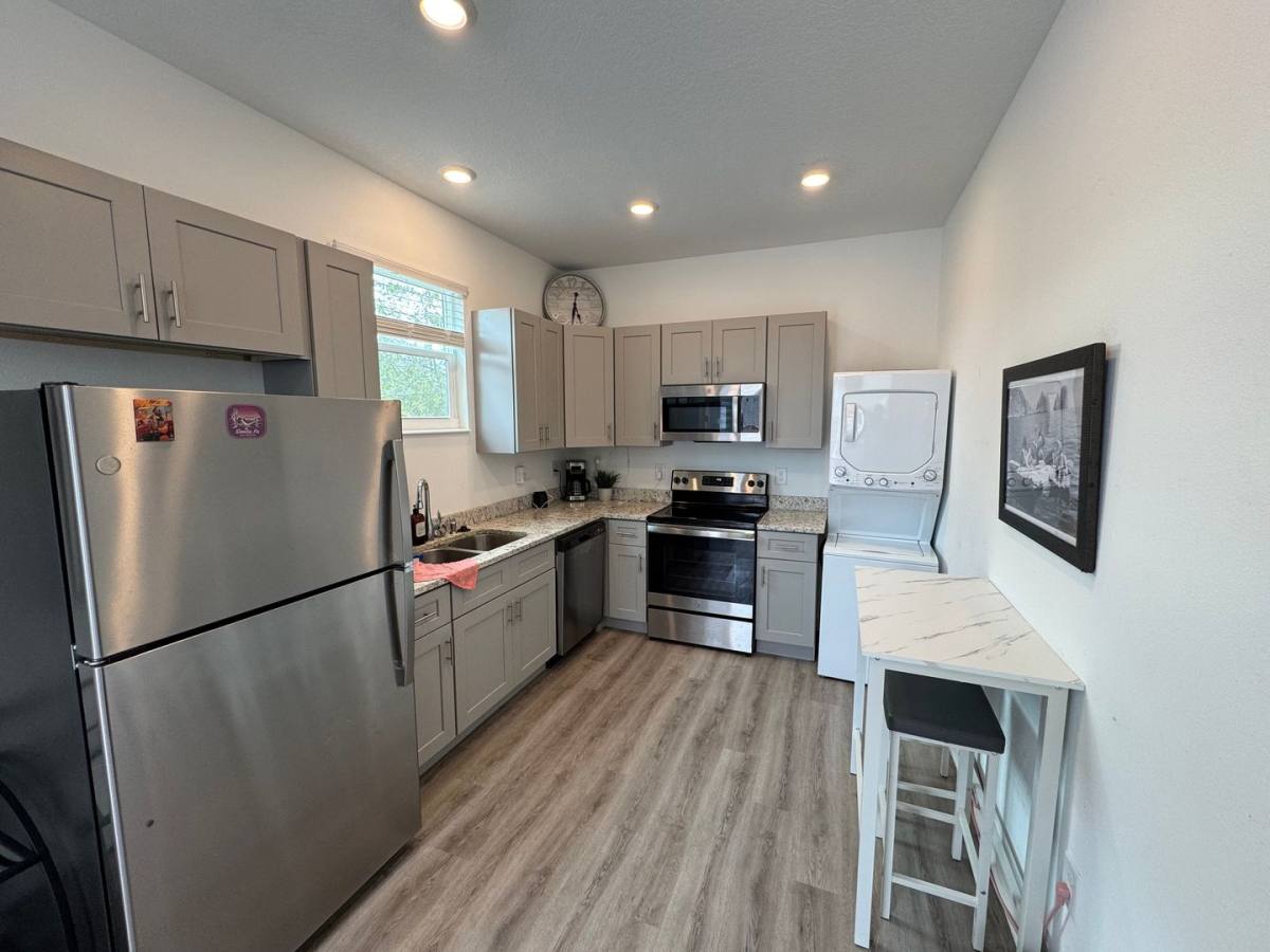 Apartment for rent at 1101 1 2 13th Ave S, Saint Petersburg, FL 33705