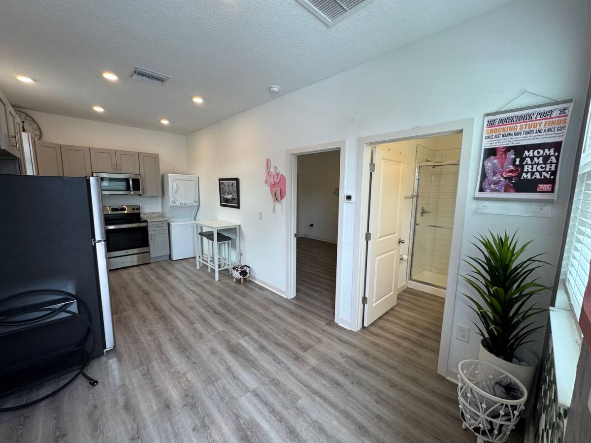 Apartment for rent at 1101 1 2 13th Ave S, Saint Petersburg, FL 33705