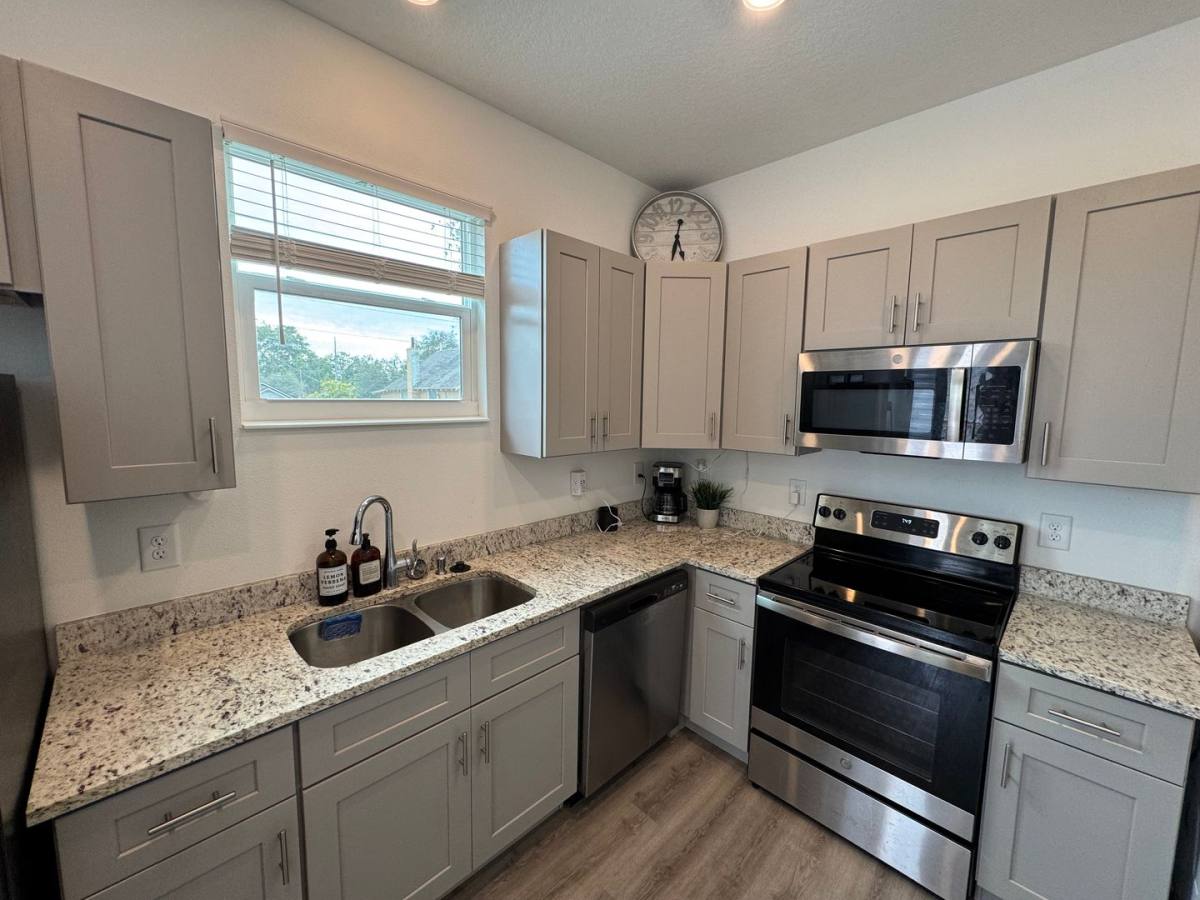 Apartment for rent at 1101 1 2 13th Ave S, Saint Petersburg, FL 33705